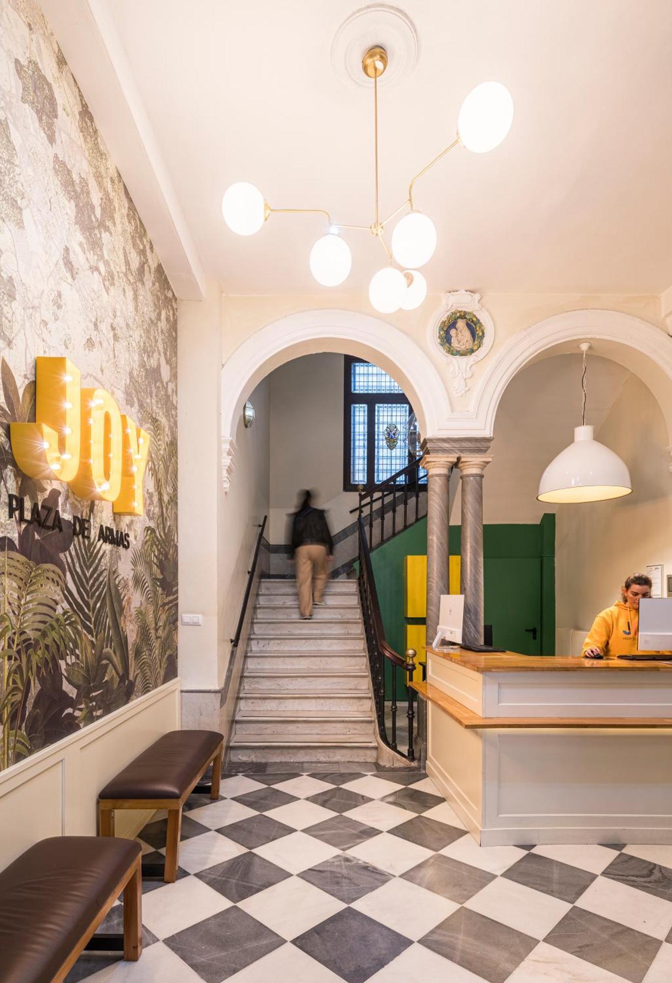 Joy Plaza De Armas Vandrarhem Sevilla Exteriör bild